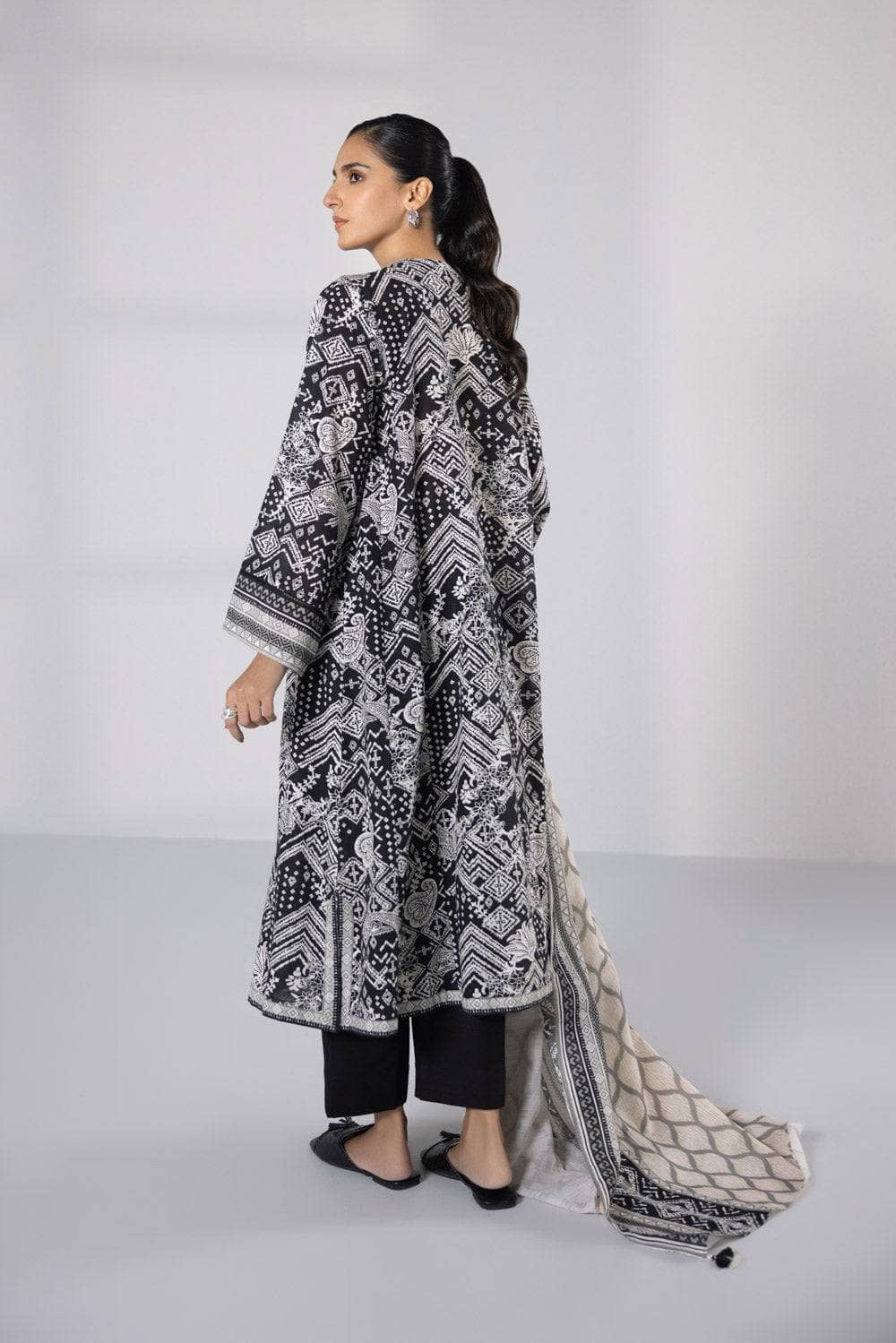 img_sapphire_day_to_day_khaddar_awwal_boutique