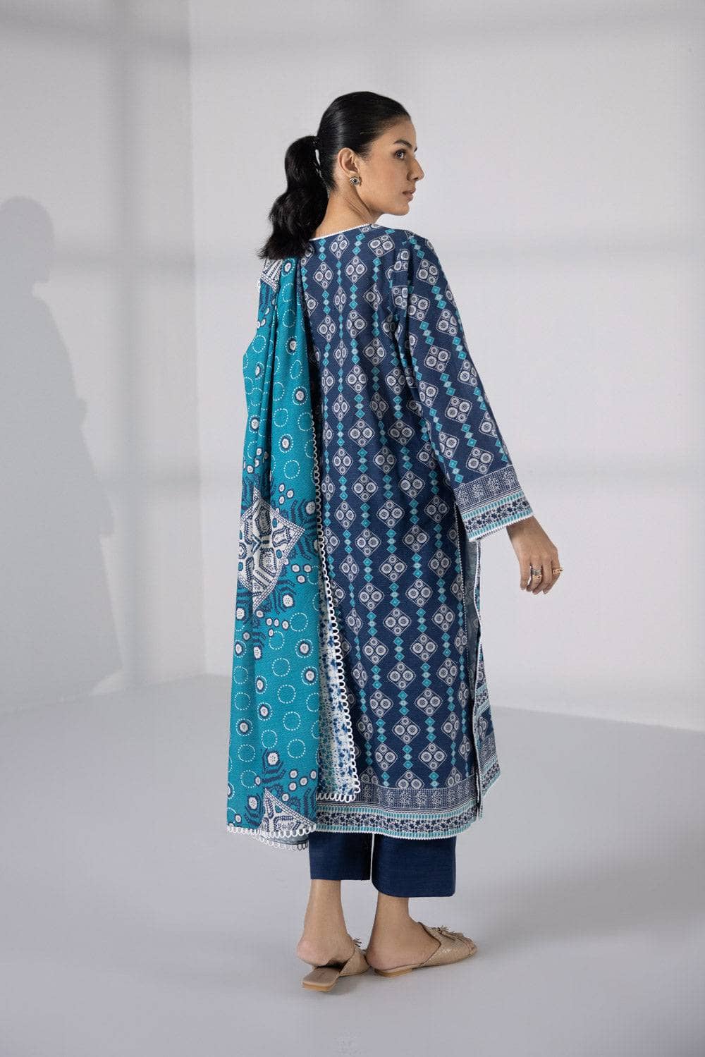 img_sapphire_day_to_day_khaddar_awwal_boutique