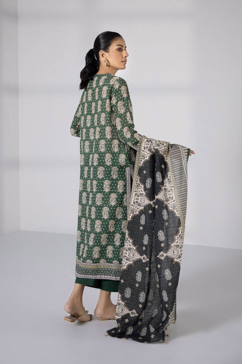 img_sapphire_day_to_day_khaddar_awwal_boutique