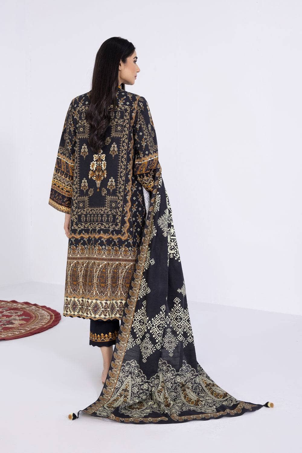 Img_sapphire_khaddar_2022_awwal_boutique