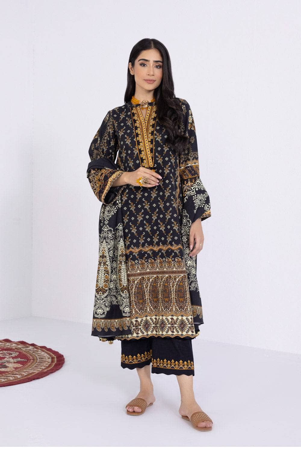 Img_sapphire_khaddar_2022_awwal_boutique