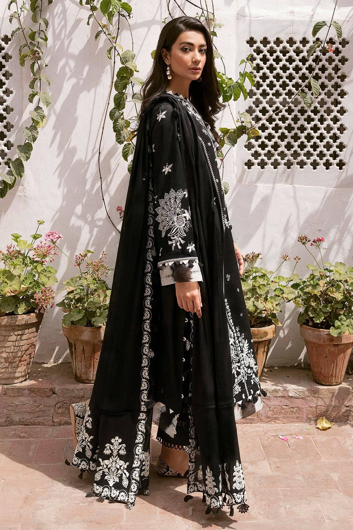 img_zaha_lawn_2021_awwal_boutique