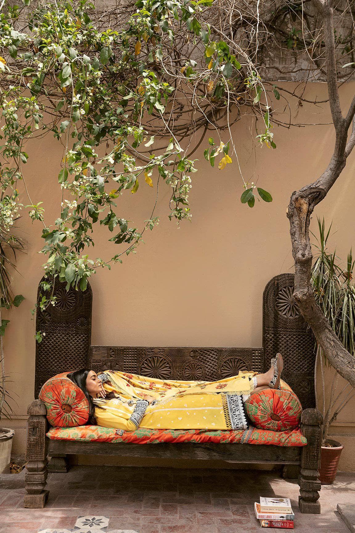 img_zaha_lawn_2021_awwal_boutique