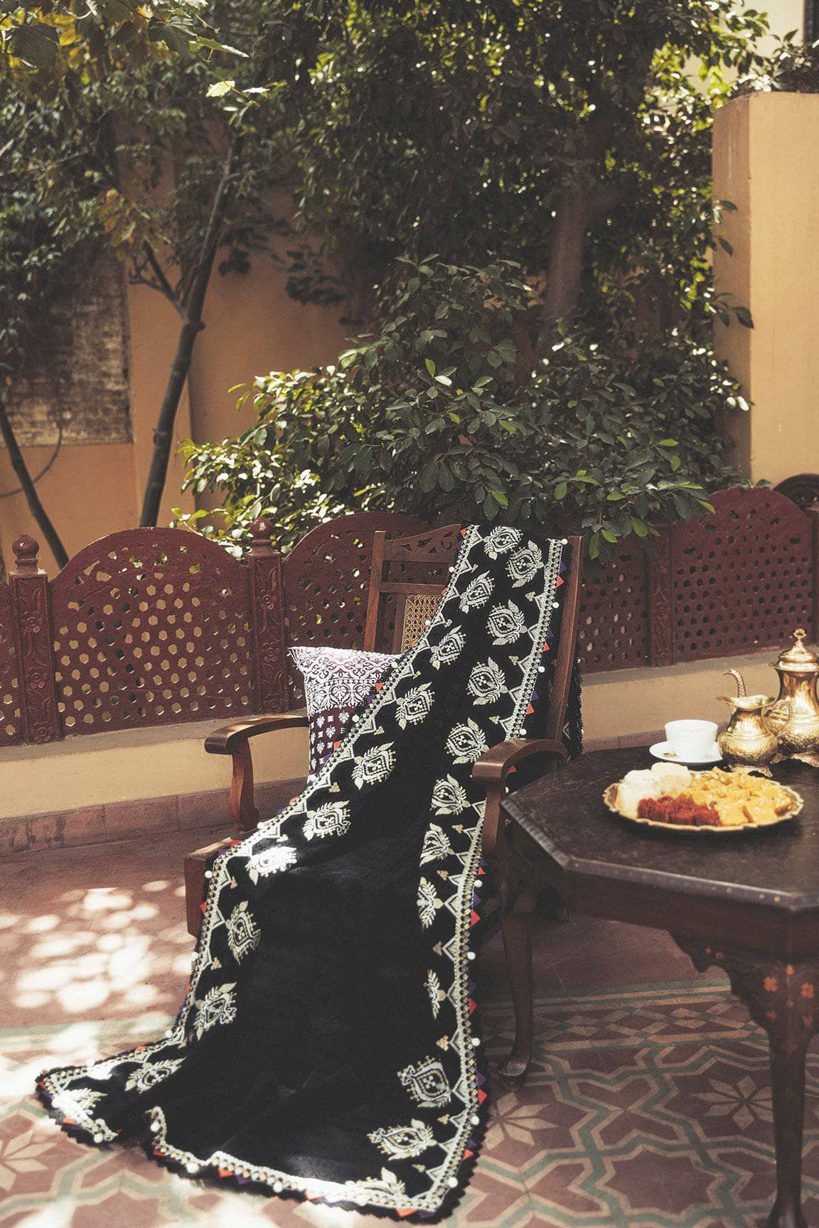 img_zaha_lawn_2021_awwal_boutique