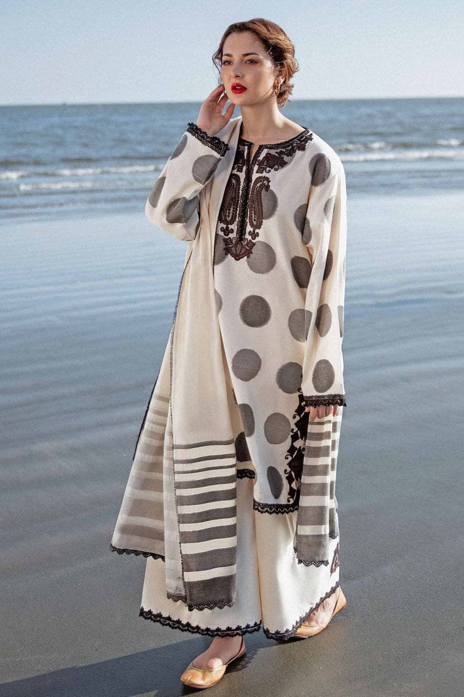 img_coco_by_zara_shahjahan_lawn_2021_awwal_boutoque