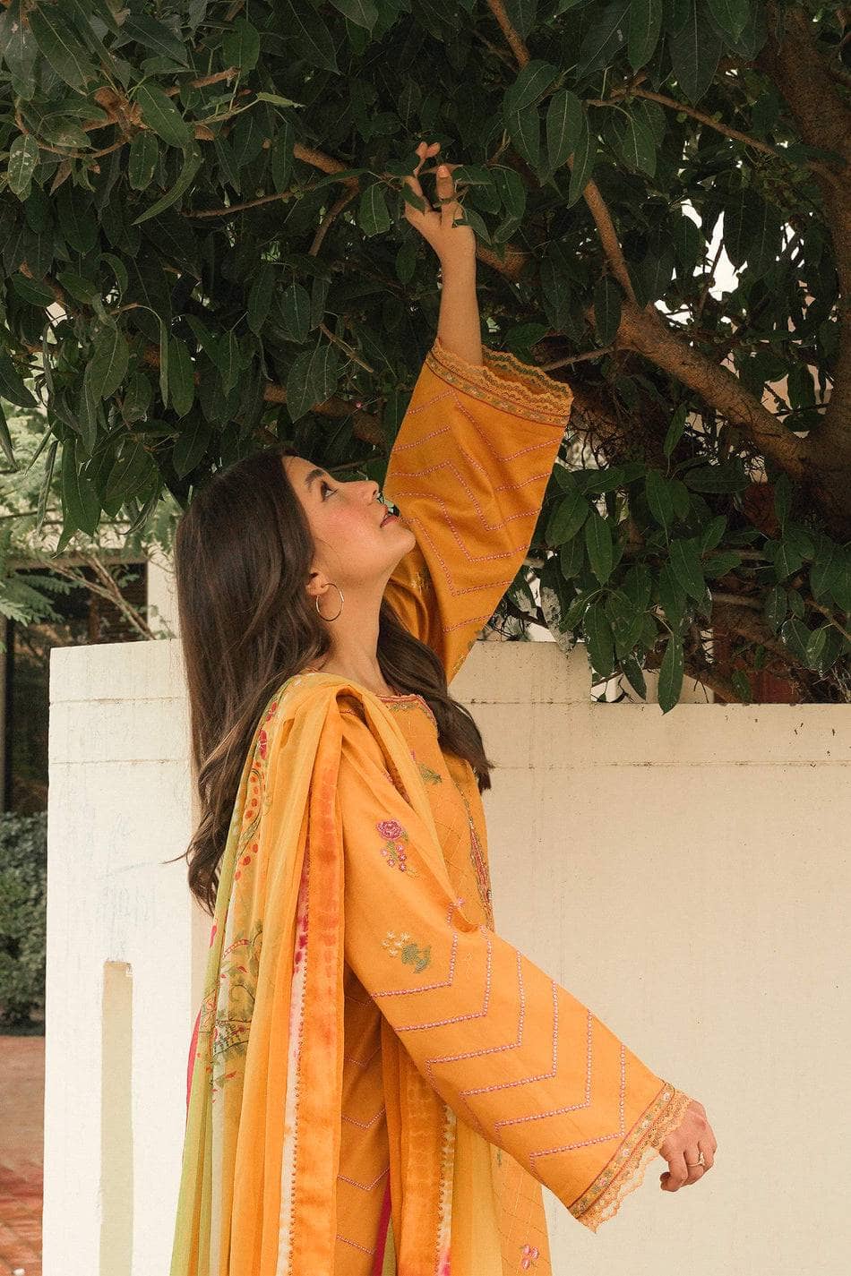 img_coco_lawn_2022_by_zara_shahjahan_awwal_boutique