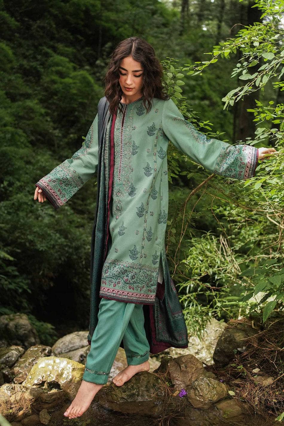 Img_coco_by_zara_shahjahan_winter_22_awwal_boutique