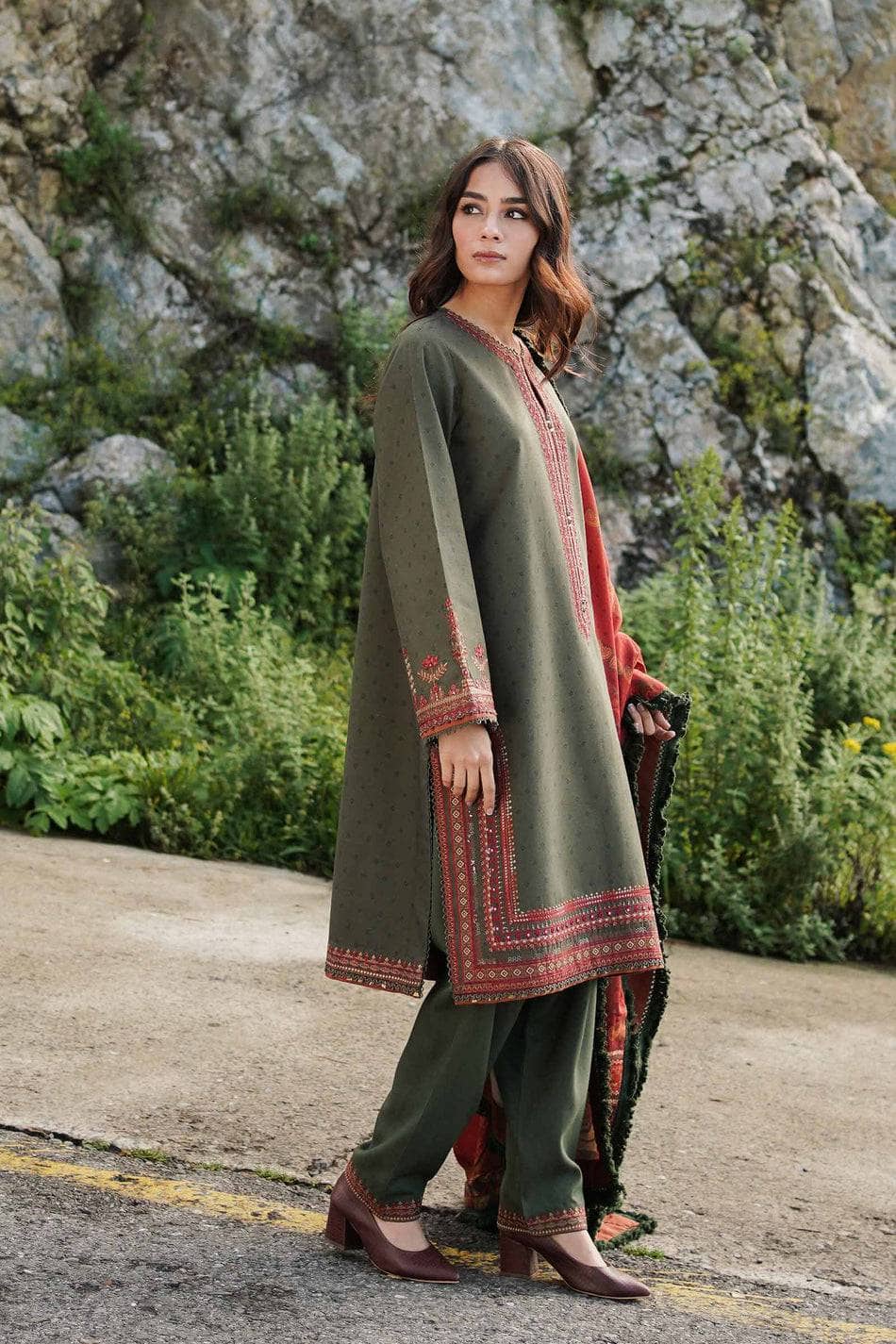 img_zara_shahjahan_coco_winter_22_awwal_boutique