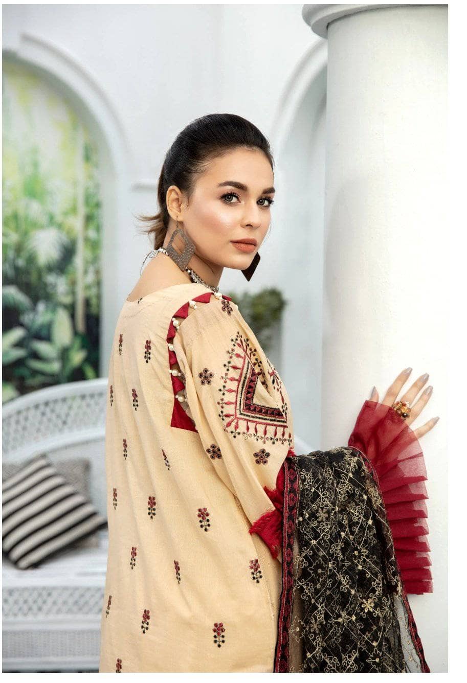 img_adans_libas_schiffli_lawn_awwal_boutique