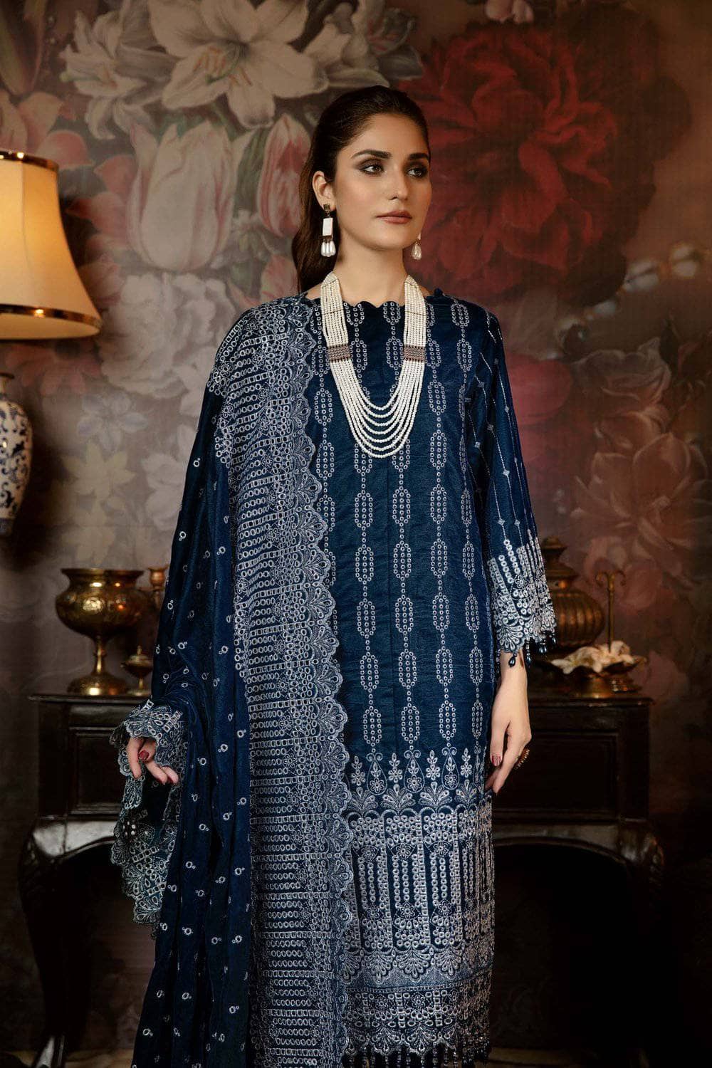 img_adans_libas_zari_velvet_winter_collection_awwal_boutique