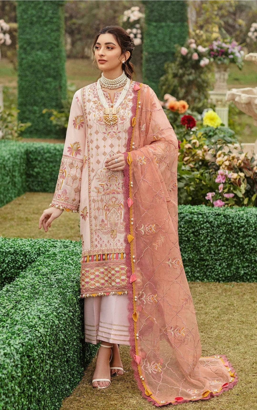 img_afrozeh_lawn_awwal_boutique