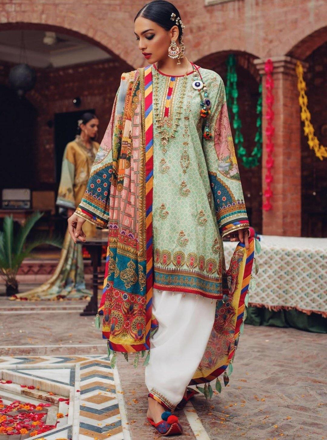 img_afsaneh_lawn_collection_awwal_boutique
