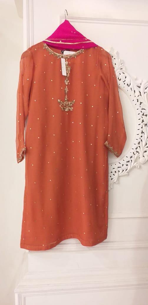 img_agha_noor_velvet_ready_made_sharara_style_wedding_awwal_boutique