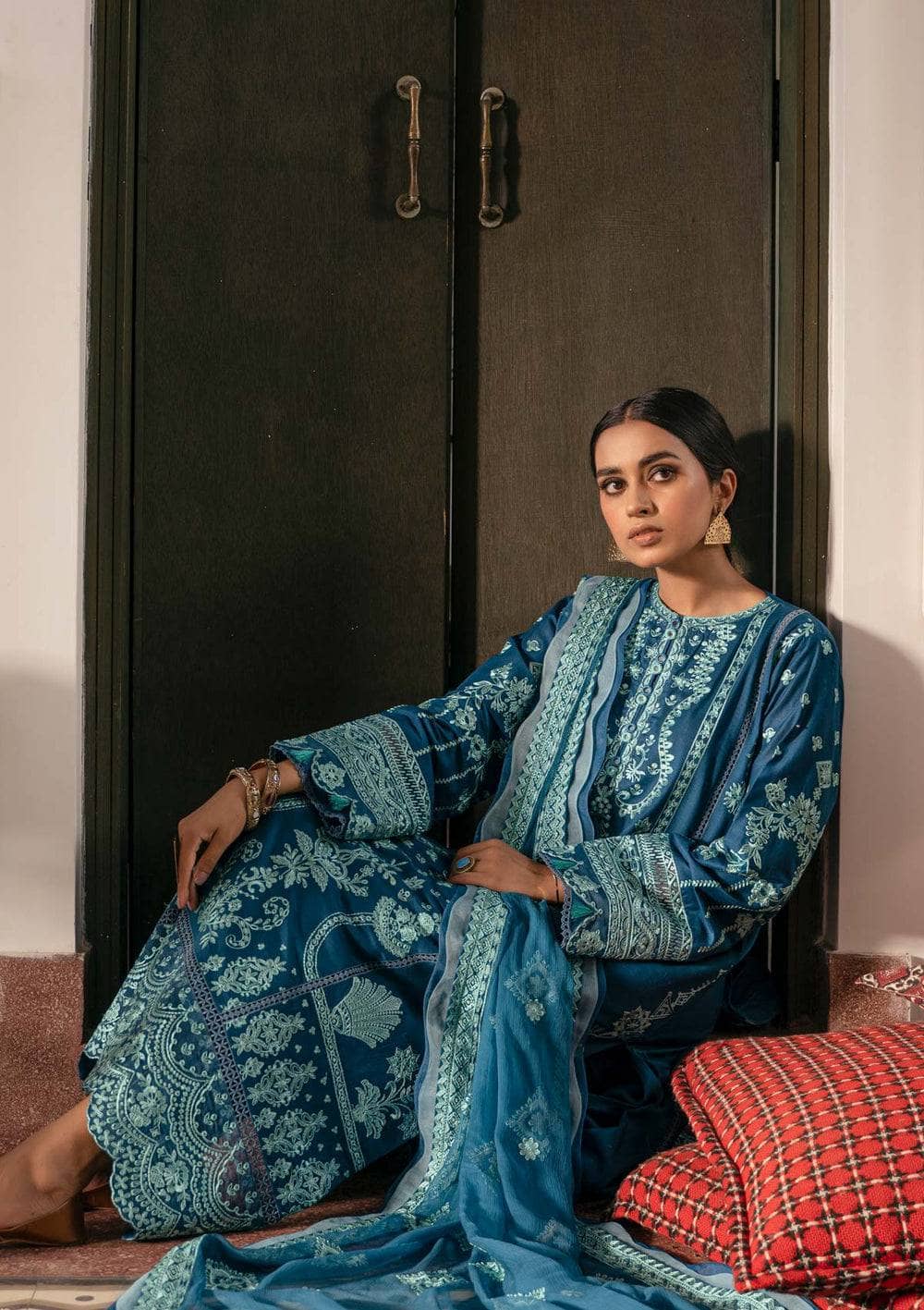 img_aik_dareeche_lawn_vol_3_awwal_boutique