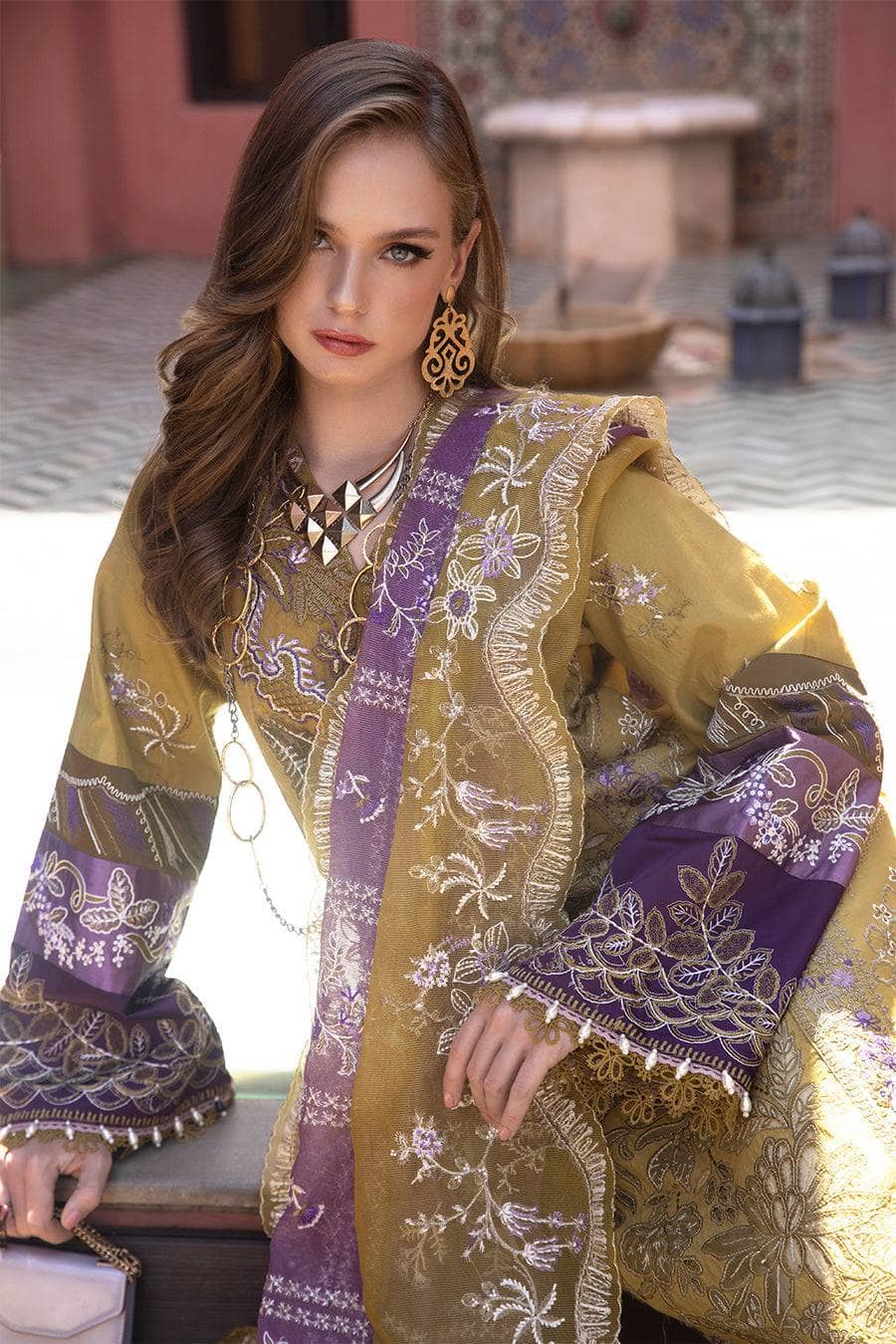 img_moksha_luxury_lawn_by_alif_ajr_couture_awwal_boutique