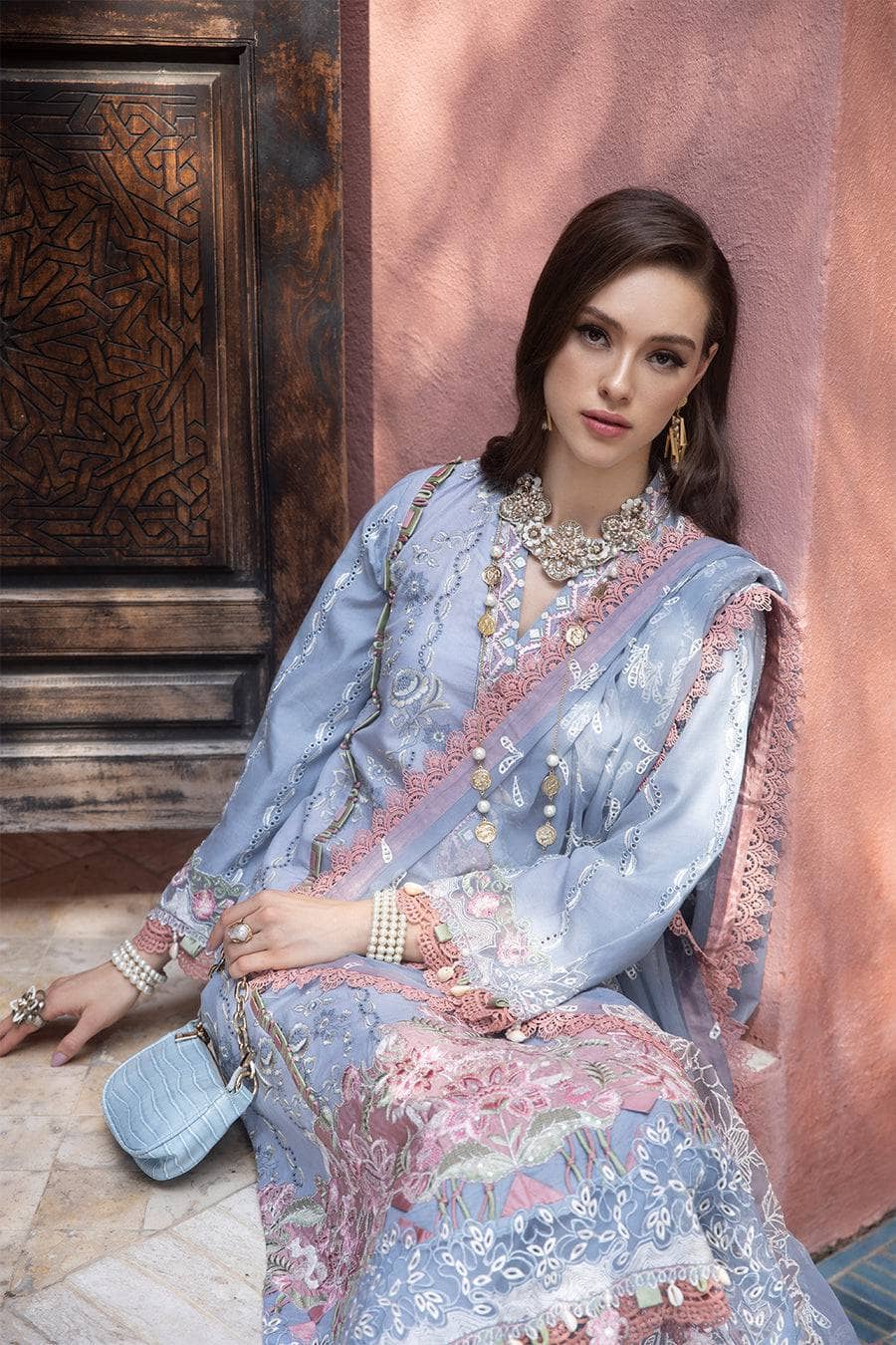 img_moksha_luxury_lawn_by_alif_ajr_couture_awwal_boutique