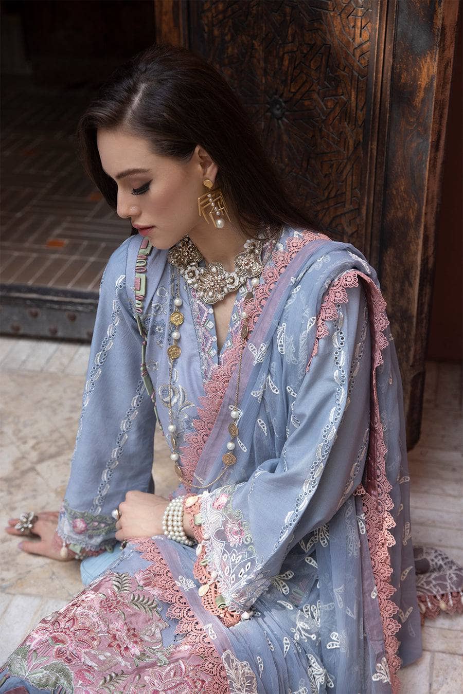 img_moksha_luxury_lawn_by_alif_ajr_couture_awwal_boutique
