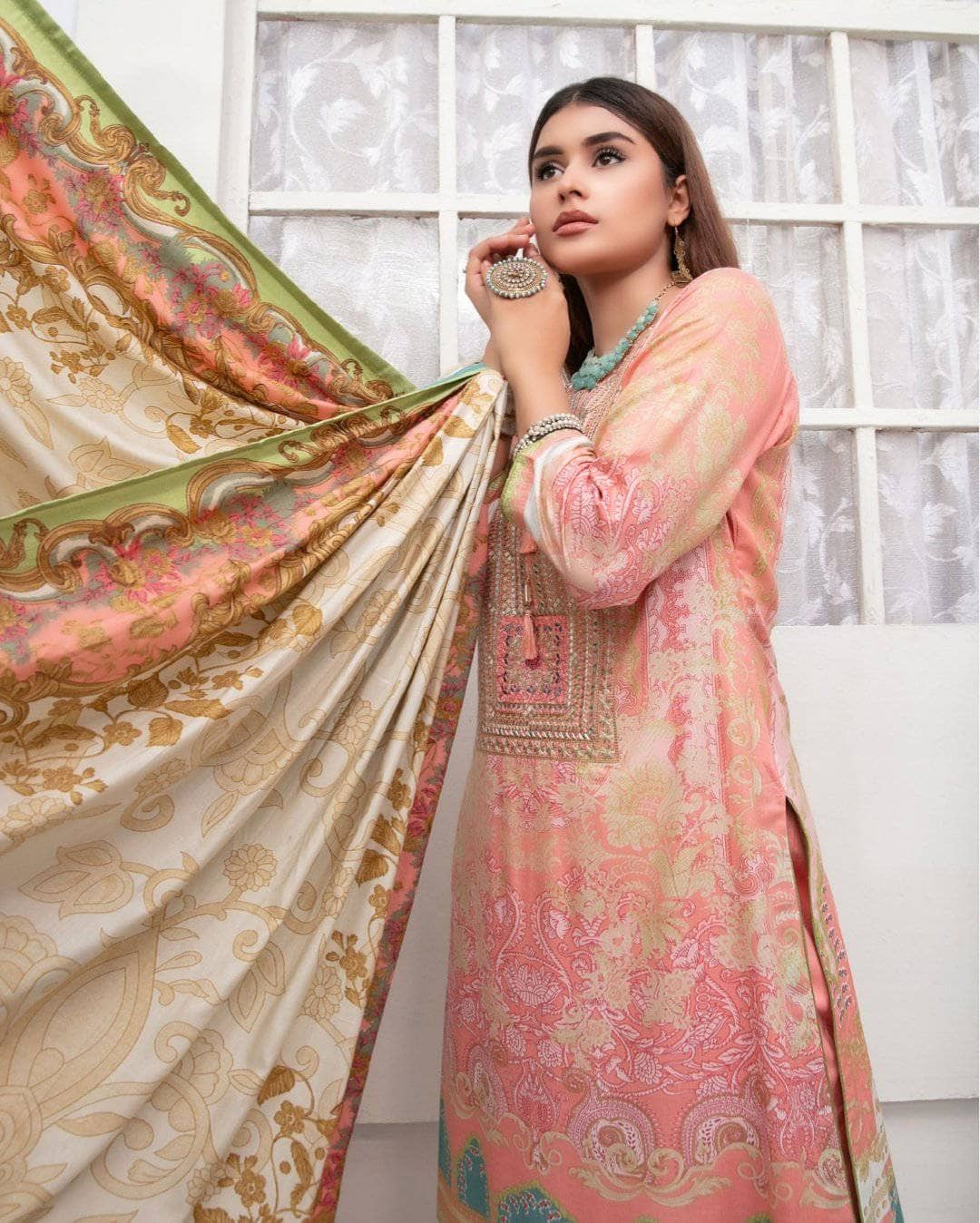 img_amna_sohail_dilara_linen_awwal_boutique