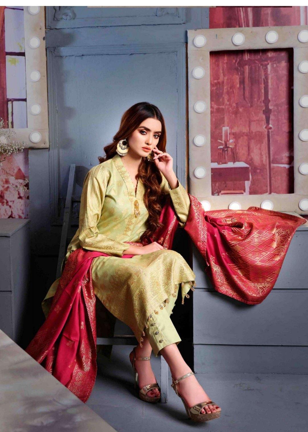 img_amna_sohail_cambric_banarsi_collection_awwal_boutique