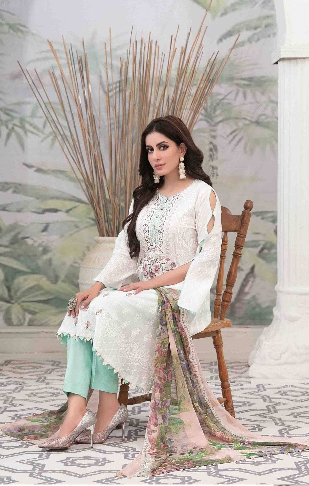 img_amna_sohail_by_tawakkal_lawn_2021_awwal_boutique