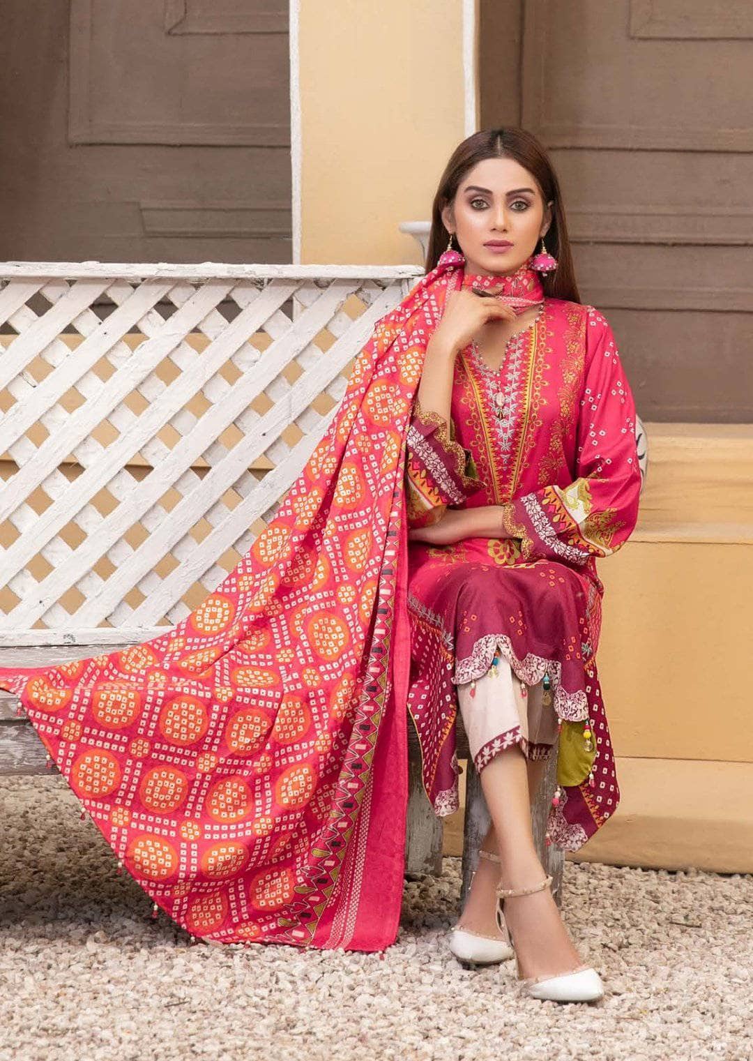 img_amna_sohail_naina_linen_awwal_boutique