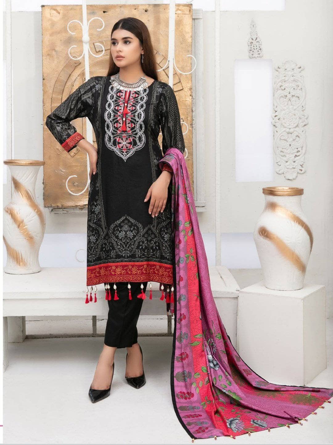 img_amna_sohail_dilara_linen_awwal_boutique