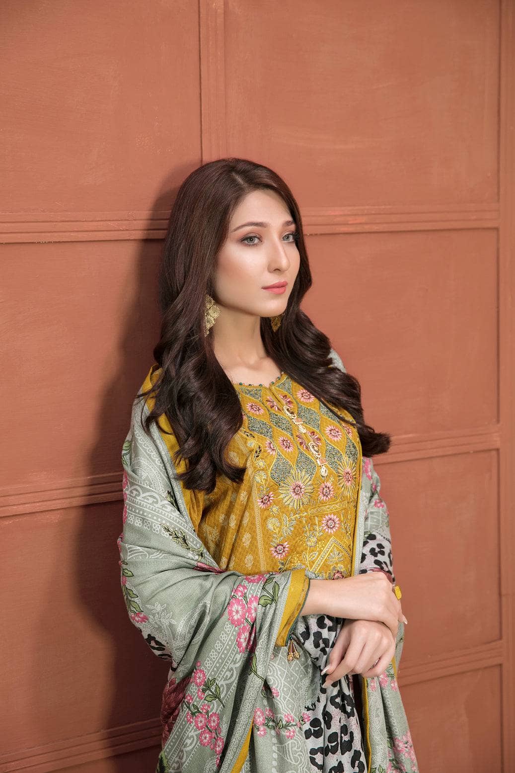 img_amna_sohail_moira_linen_awwal_boutique