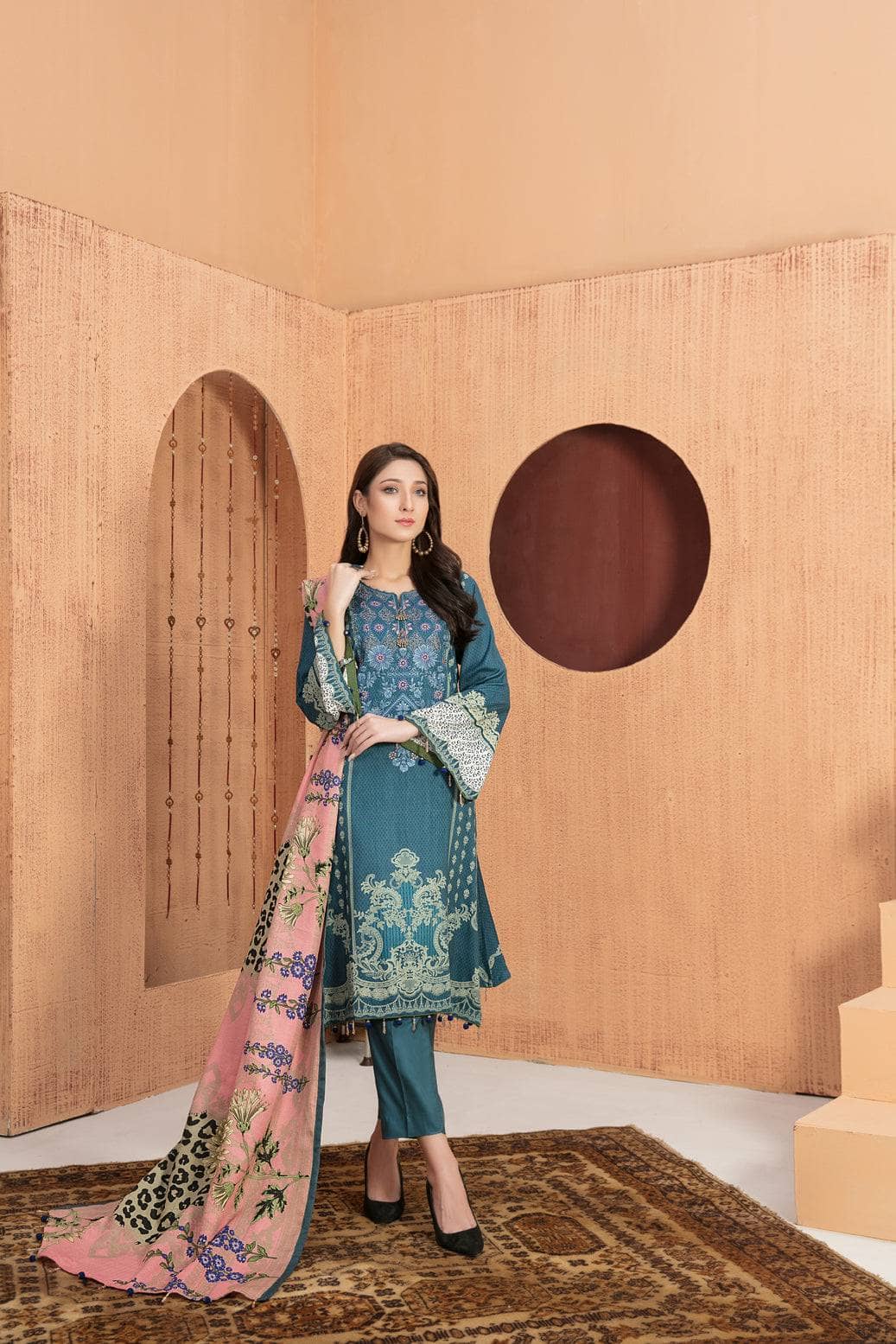 img_amna_sohail_moira_linen_awwal_boutique