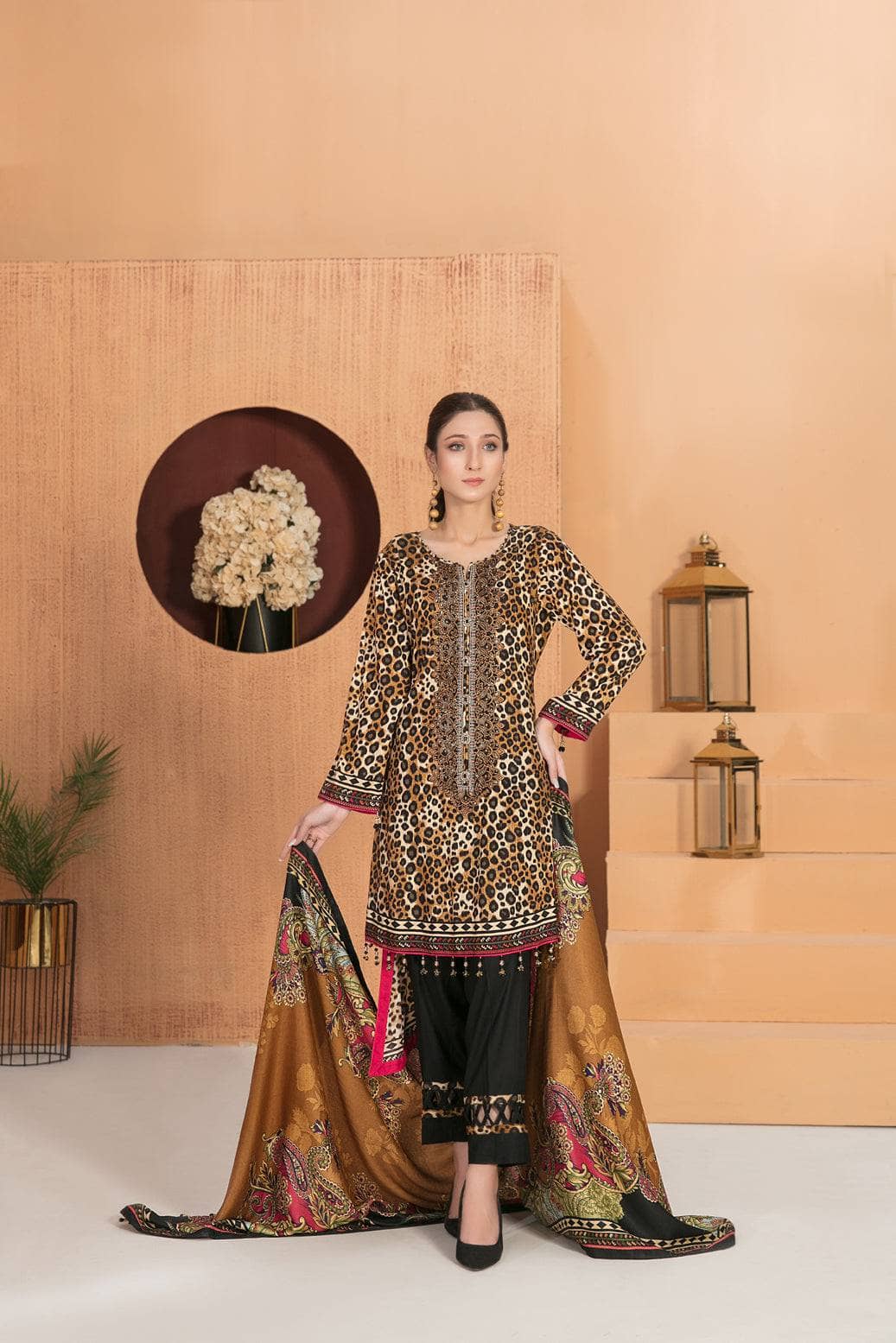 img_amna_sohail_moira_linen_awwal_boutique