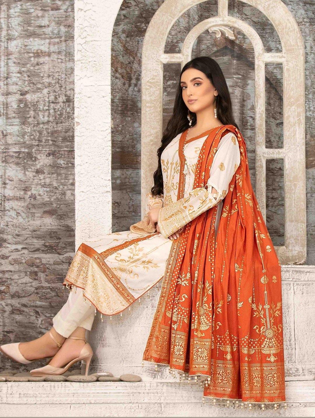 img_amna_sohail_by_tawakkal_lawn_gold_prints_awwal_boutique