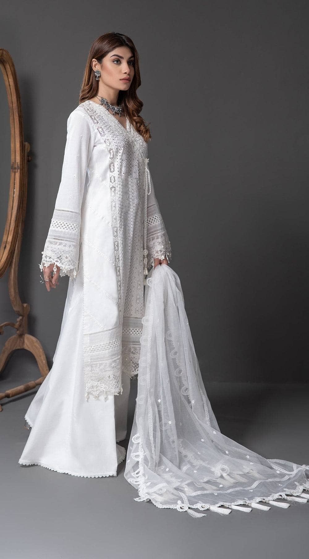 Img_anaya_monochrome_awwal_boutique