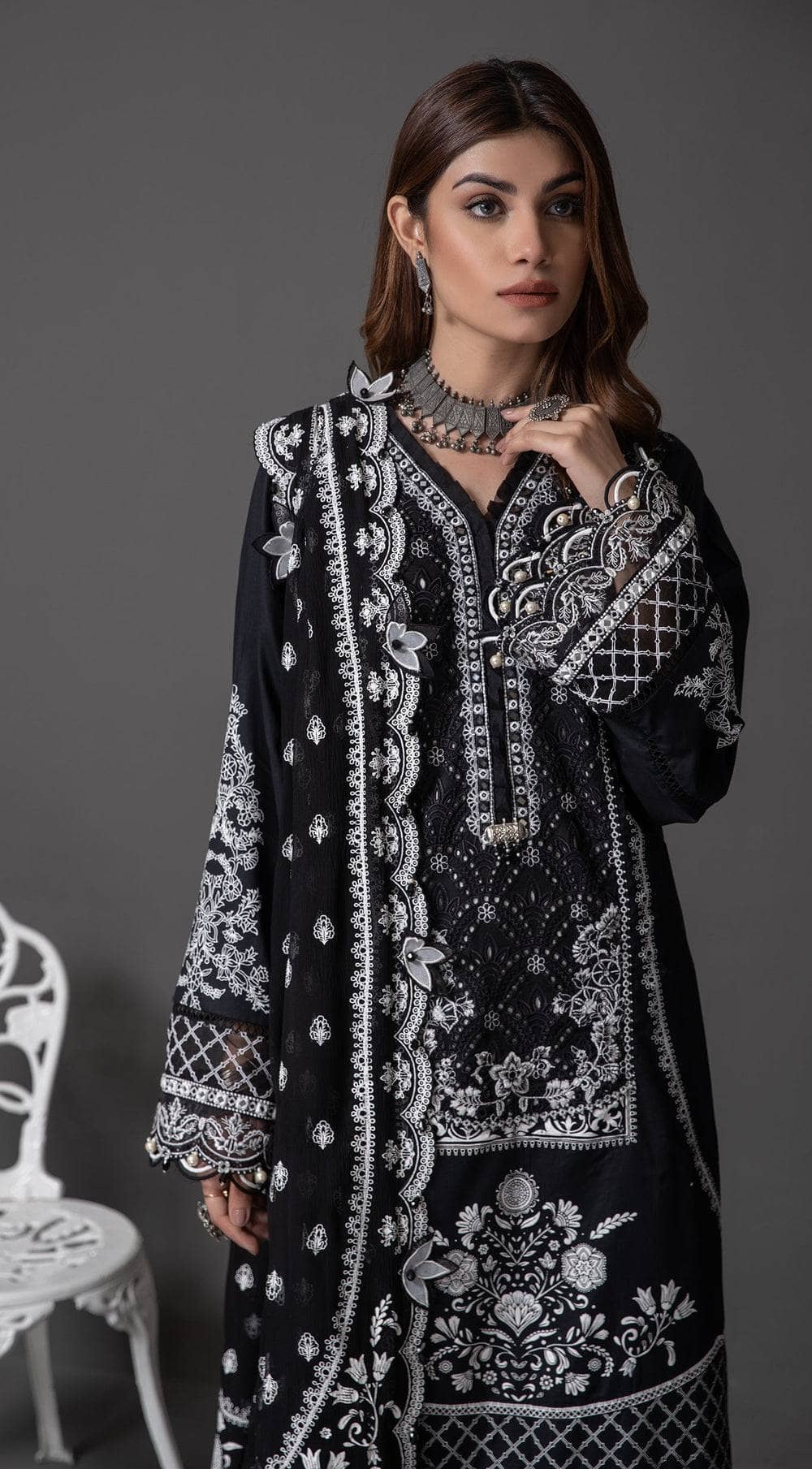 img_anaya_monochrome_awwal_boutique