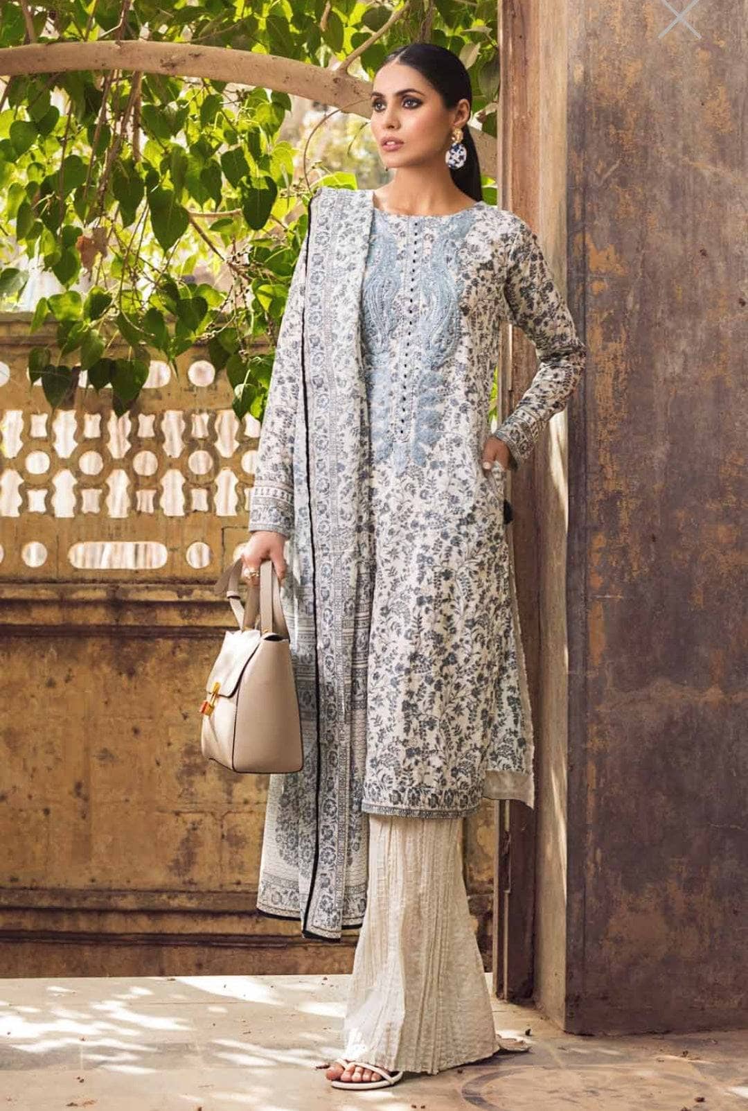 img_gul_ahmed_black_and_white_collection_awwal_boutique