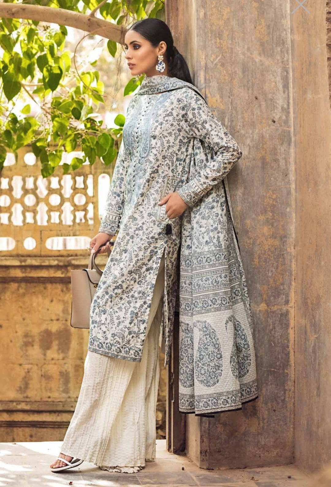 img_gul_ahmed_black_and_white_collection_awwal_boutique