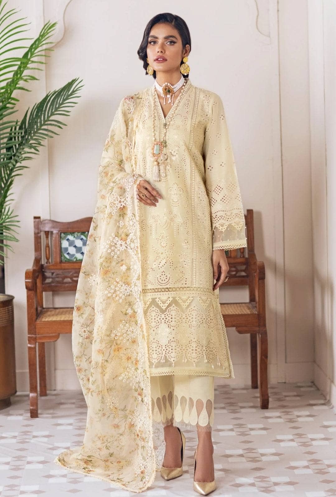 img_baroque_khurmi_jacquard_lawn_awwal_boutique