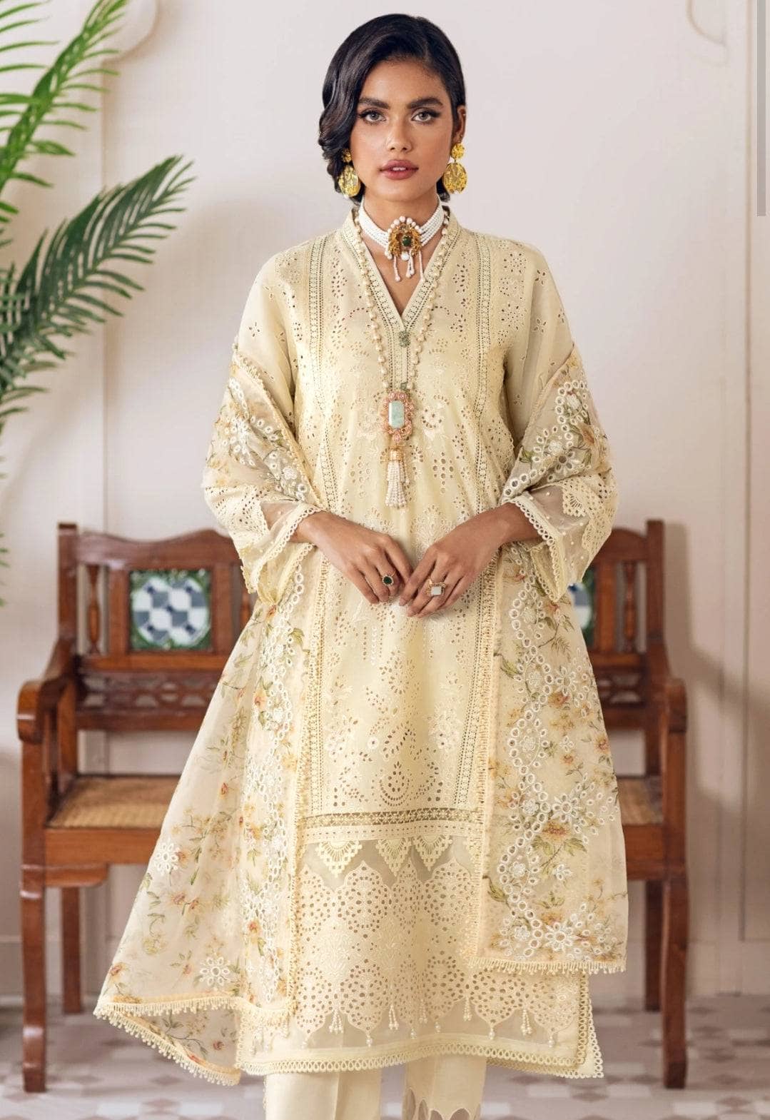 img_baroque_khurmi_jacquard_lawn_awwal_boutique