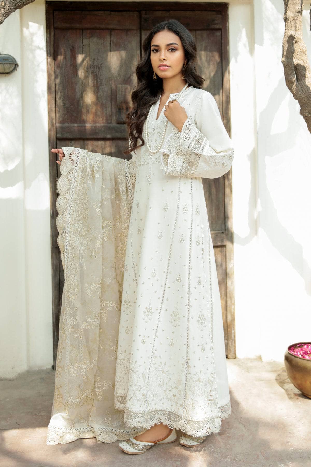 img_baroque_swiss_voil_22_awwal_boutique