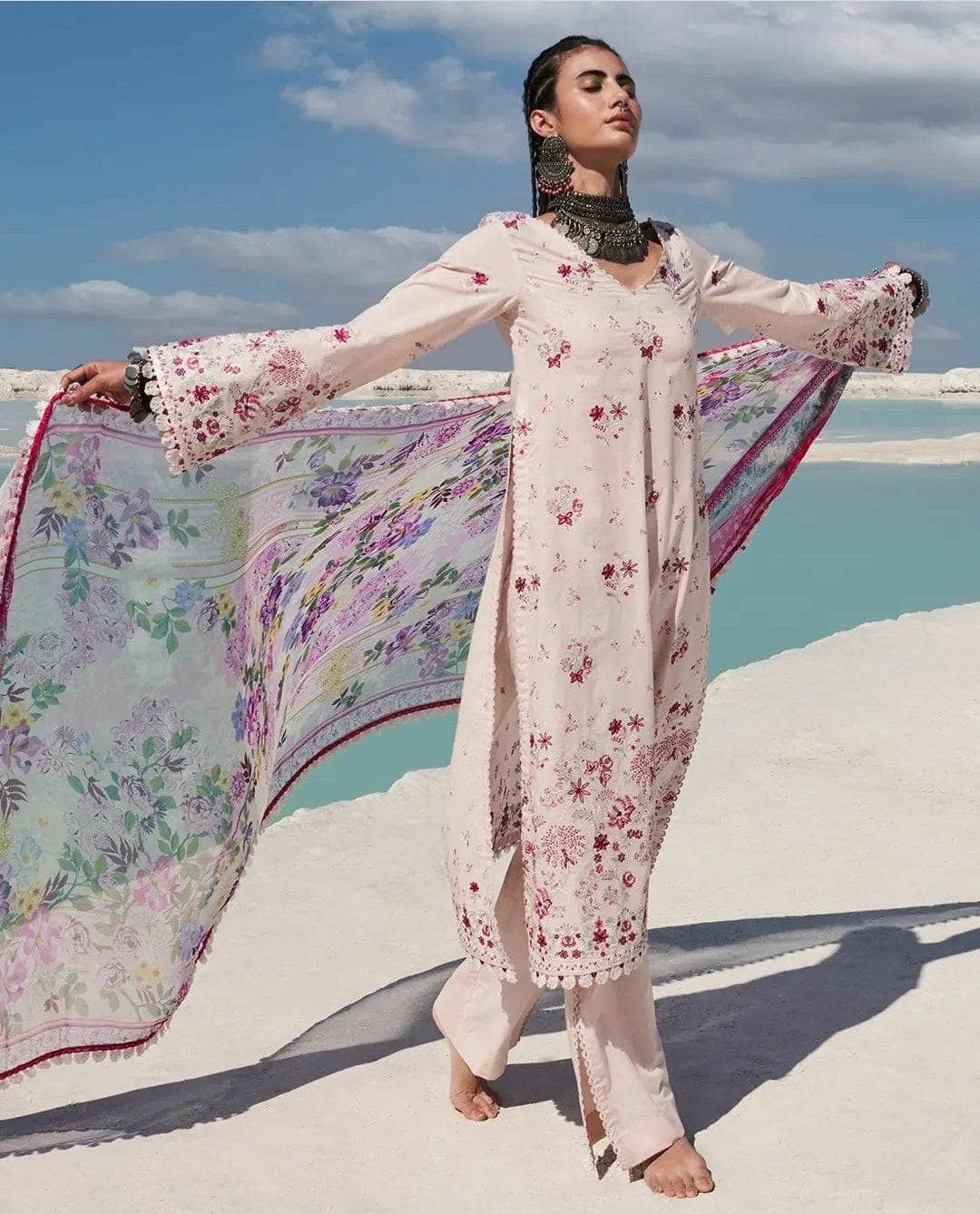 img_lawnkari_lawn_22_awwal_boutique