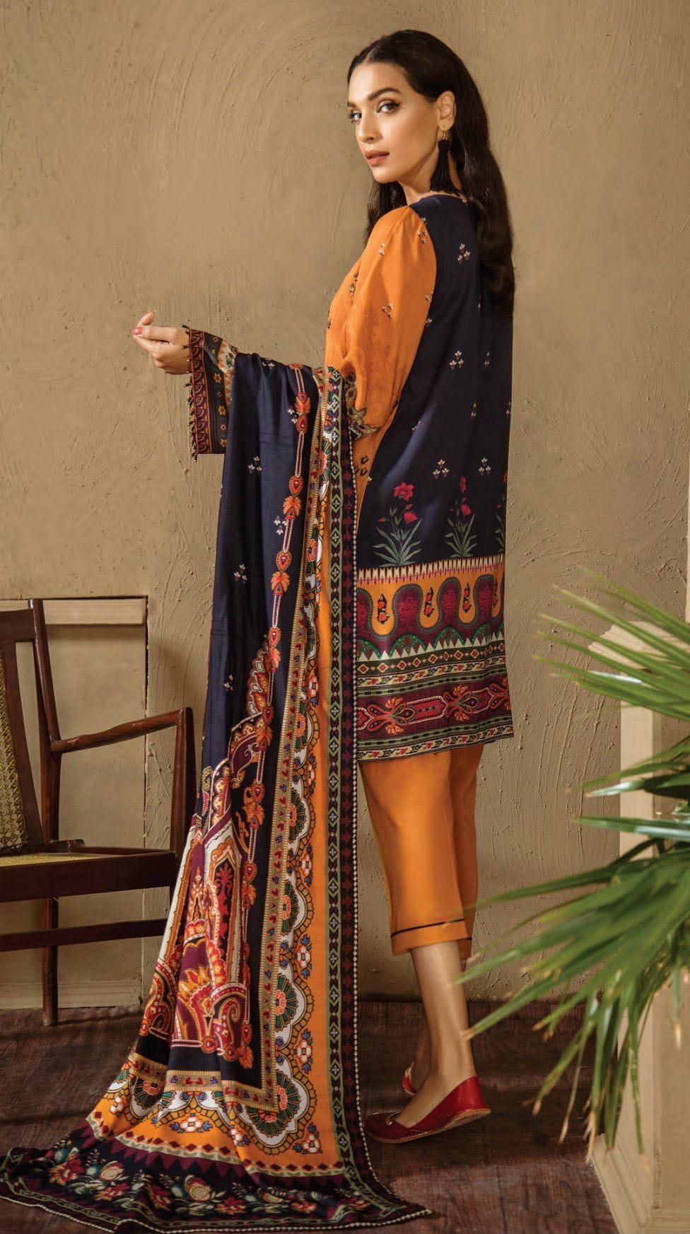 img_baroque_fuchsia_linen_collection_awwal_boutique