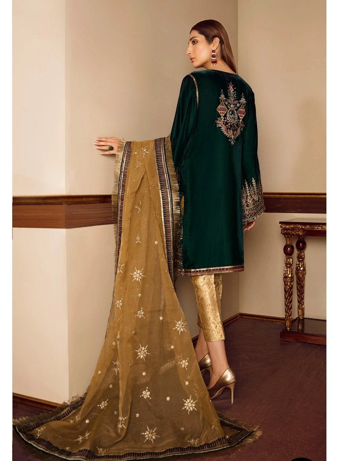 img_baroque_velvet_embroidered_collection_awwal_boutique