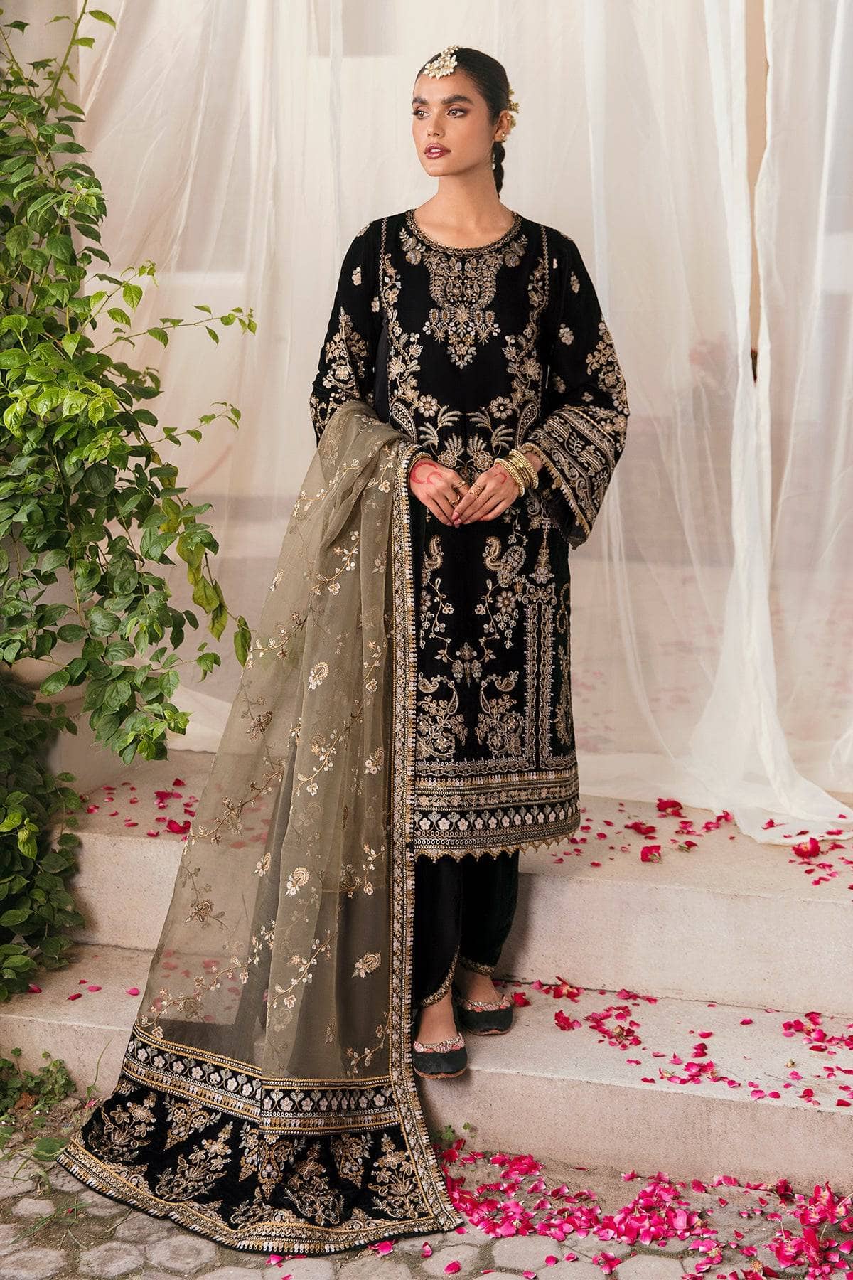 img_baroque_velvet_awwal_boutique