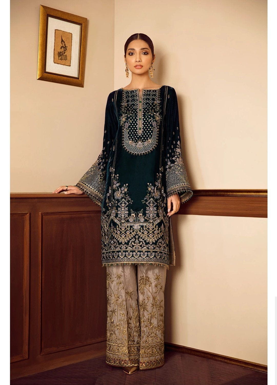 img_baroque_velvet_embroidered_collection_awwal_boutique