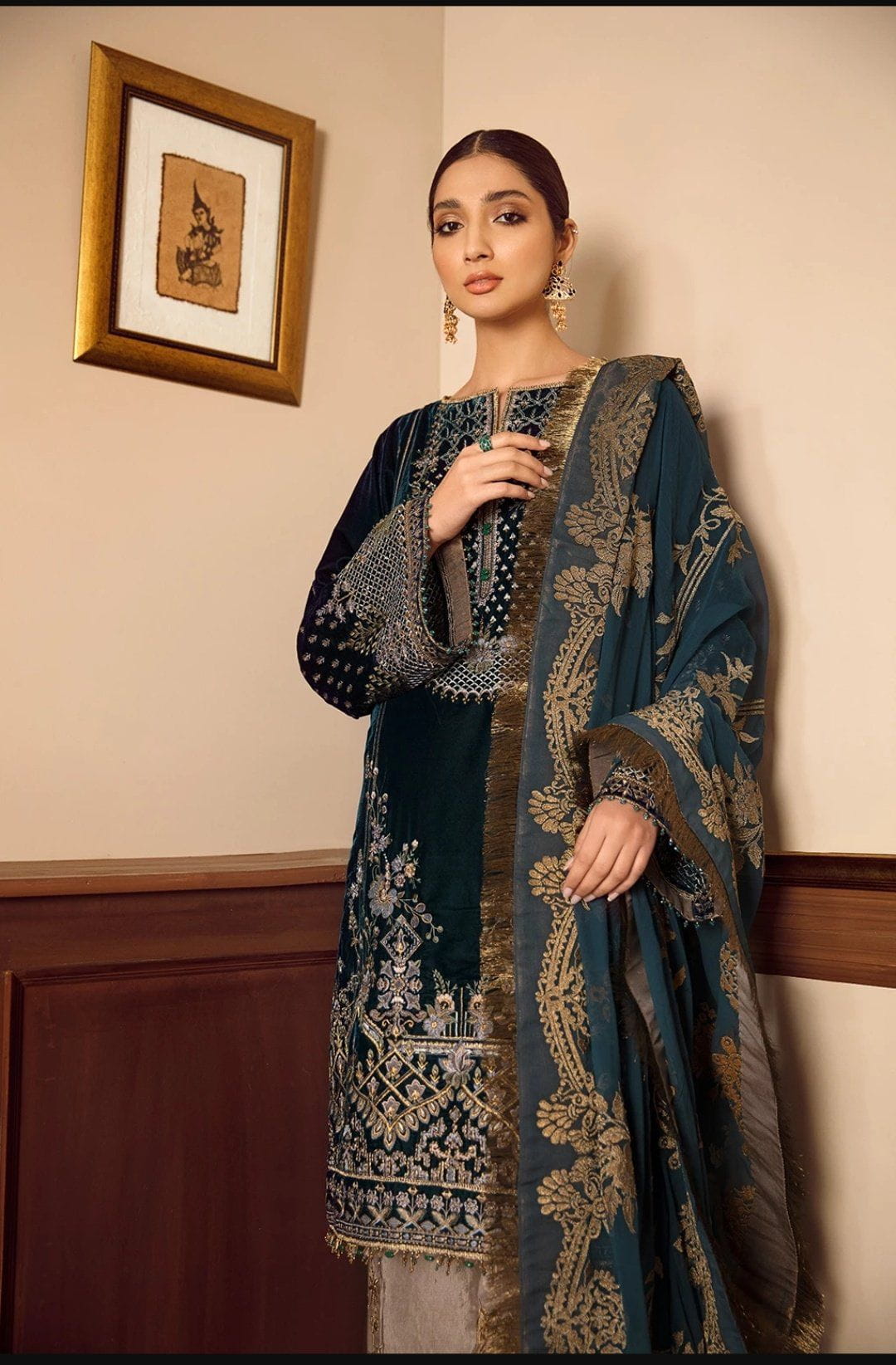 img_baroque_velvet_embroidered_collection_awwal_boutique