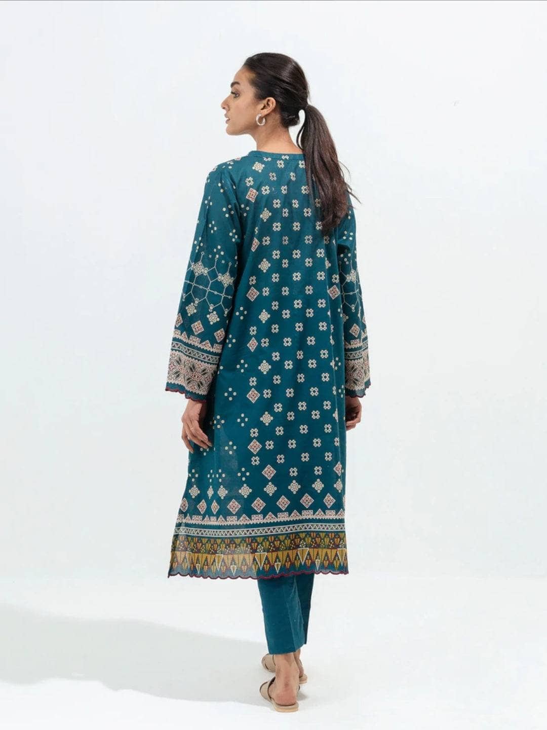 img_beechtree_lawn_22_awwal_boutique