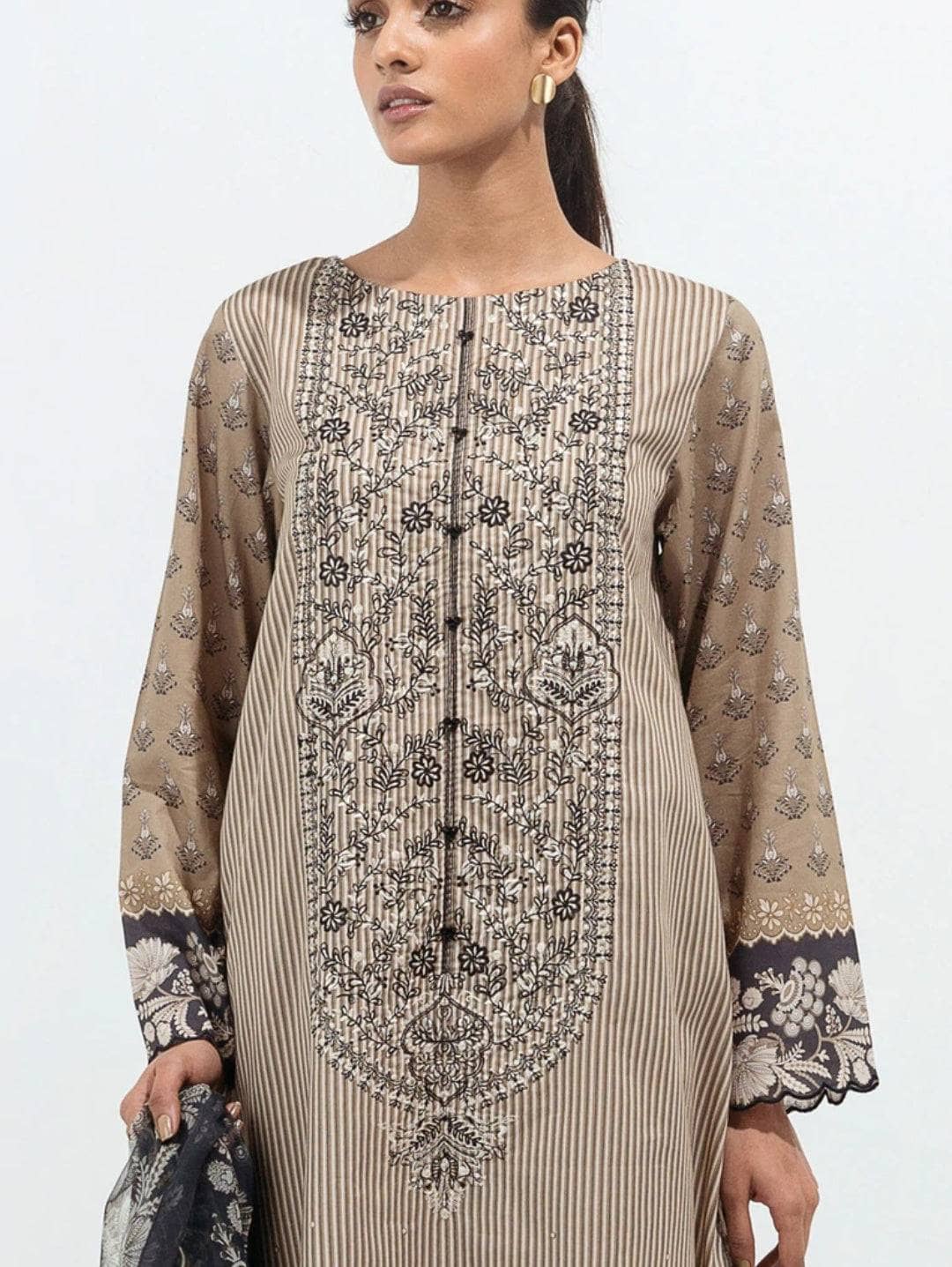 img_beechtree_lawn_22_awwal_boutique