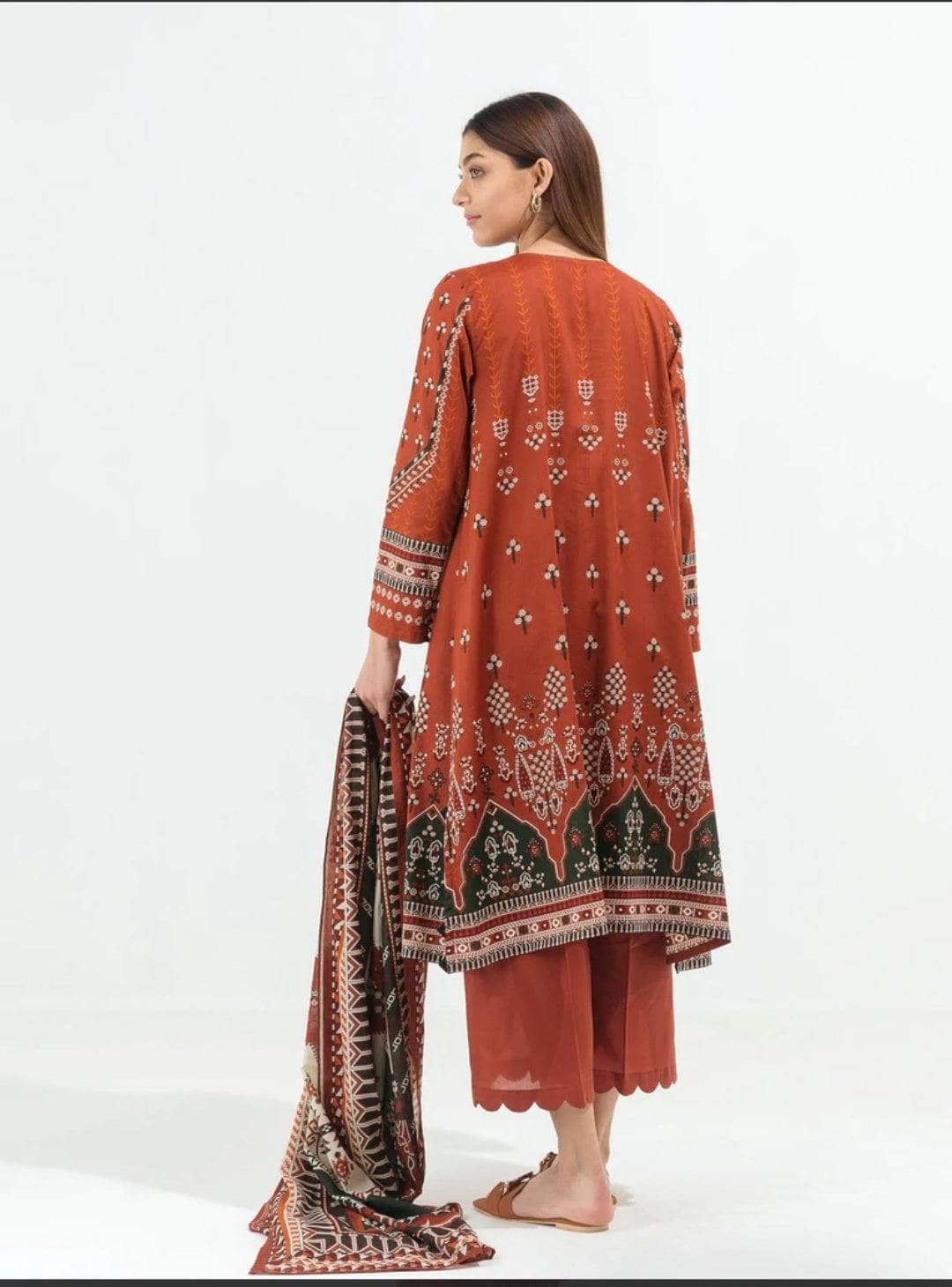 img_beechtree_lawn_22_awwal_boutique