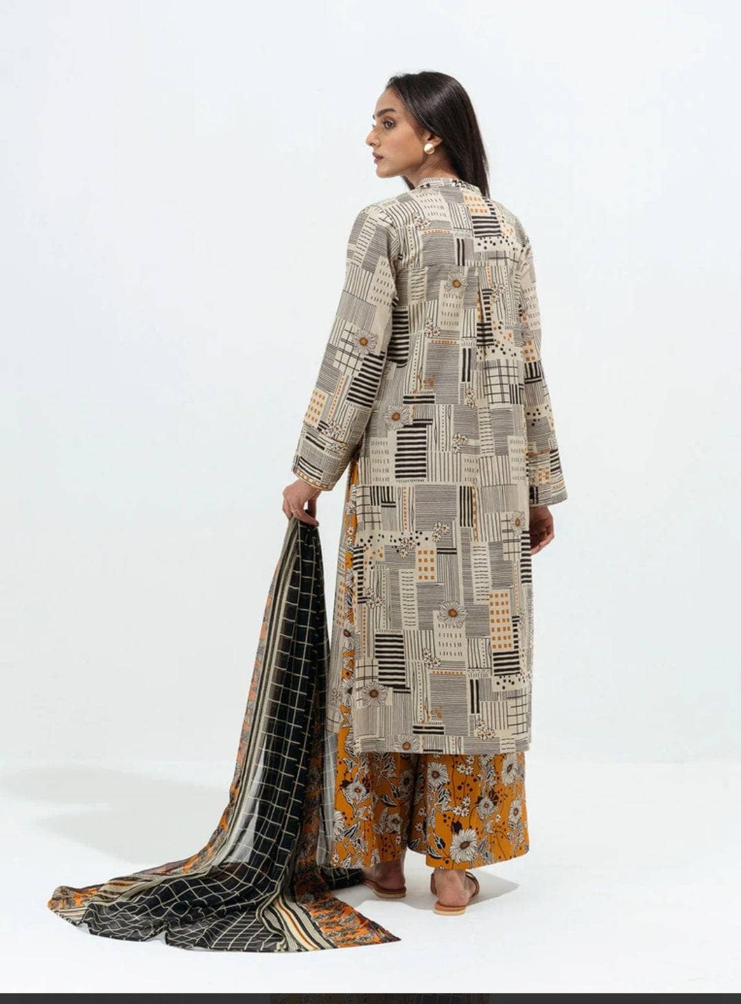img_beechtree_lawn_22_awwal_boutique
