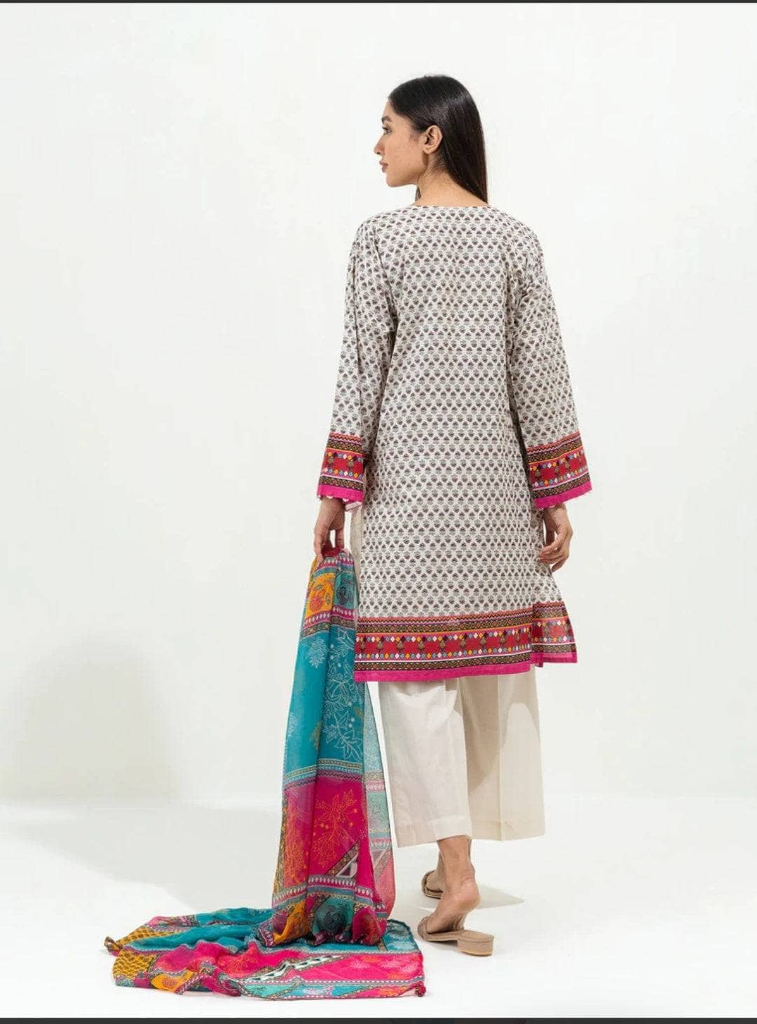 img_beechtree_lawn_22_awwal_boutique