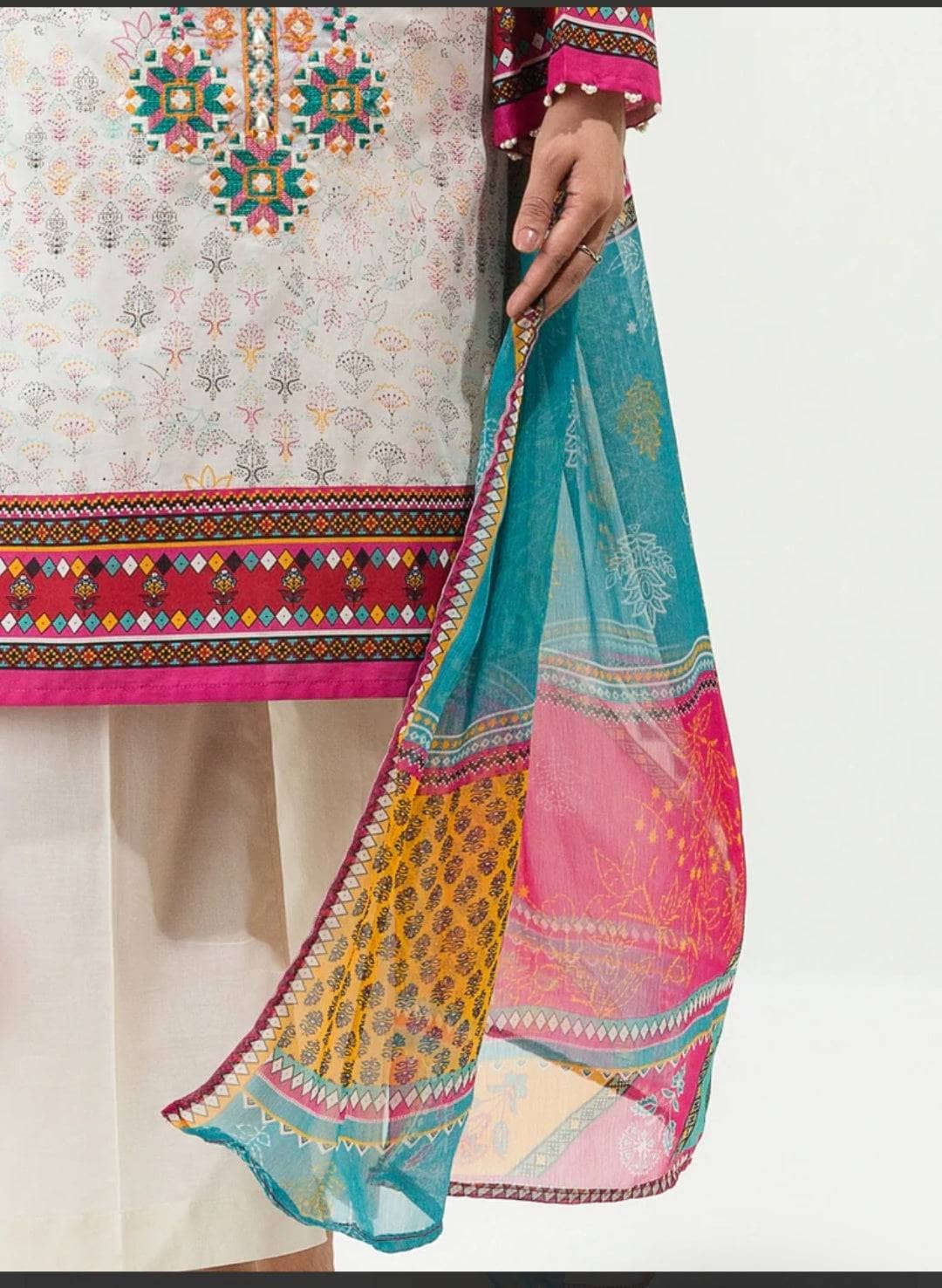 img_beechtree_lawn_22_awwal_boutique
