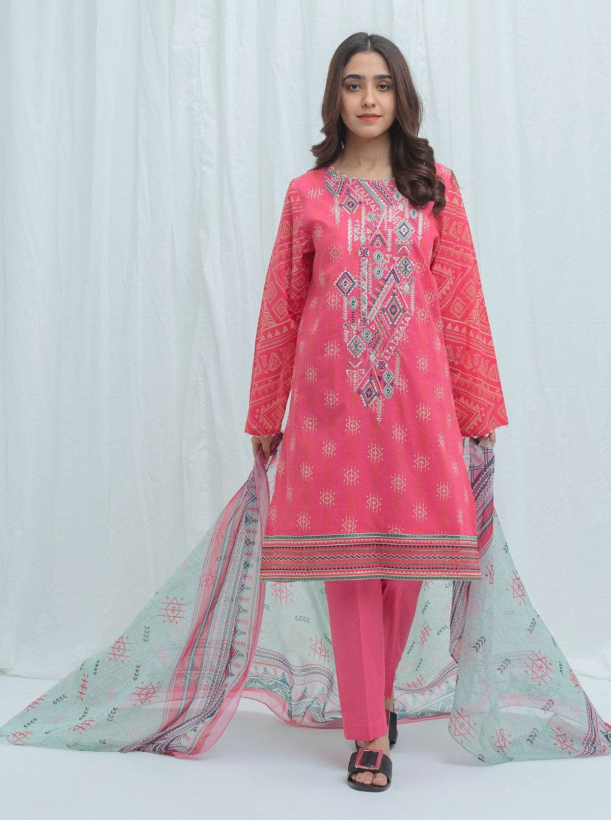 img_beechtree_lawn_2021_awwal_boutique